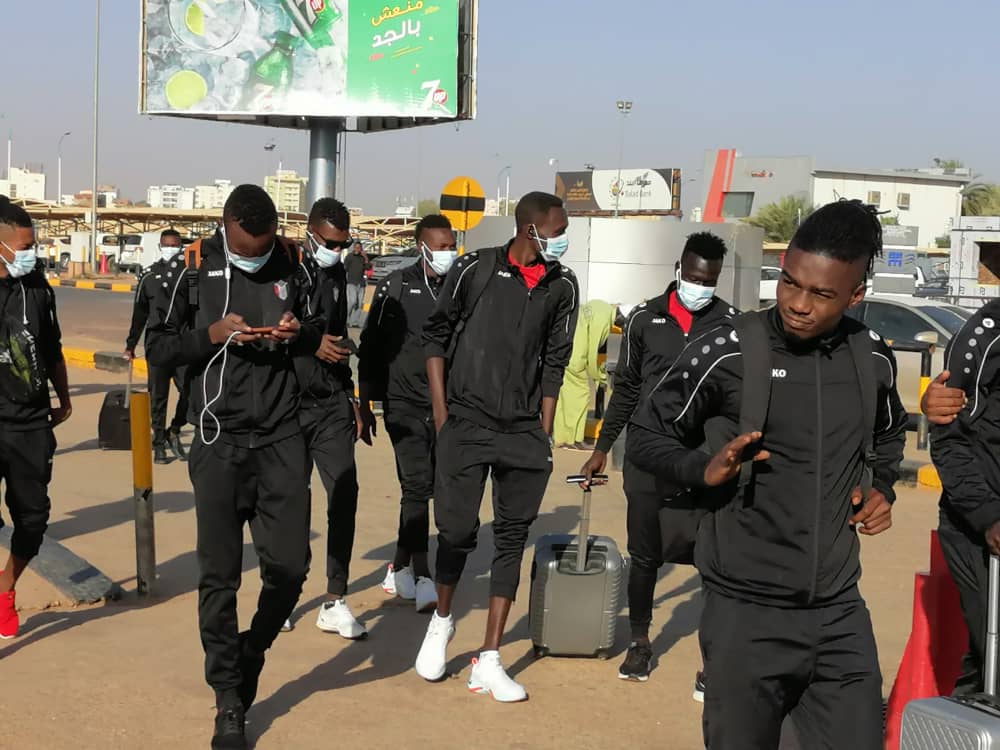 بعثة المنتخب الوطني لكرة القدم تطير إلى ساوتمي