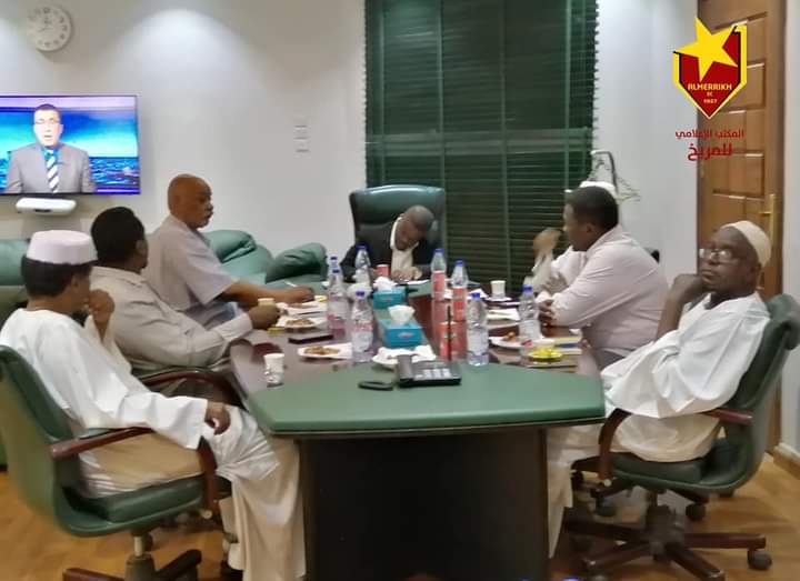 مجلس المريخ يعفي خالد وهيثم ويعلق عضوية أسد ويلغي قرار حل مجلس الشورى
