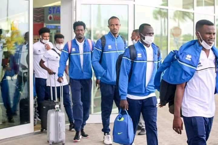 الفاضل وإسماعيل يقودان بعثة الهلال للجزائر بطائرة خاصة ومدرب المنتخب يرافقها