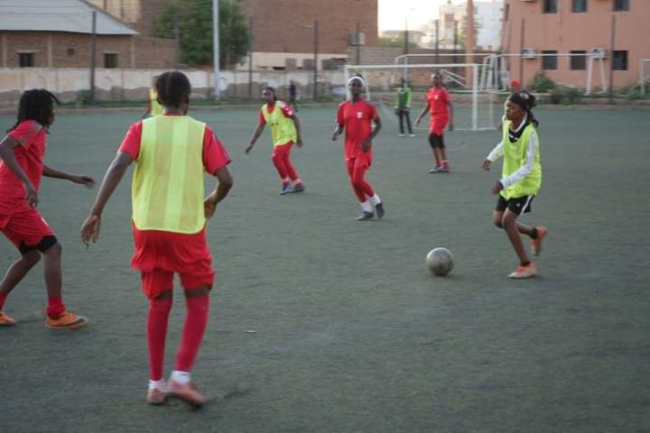 أبوجيبين دفع مرتبات اللاعبين حتى أكتوبر و لاعبات فريق كرة القدم ( دخلن في السابع ) ولازلن في إنتظار اجورهن
