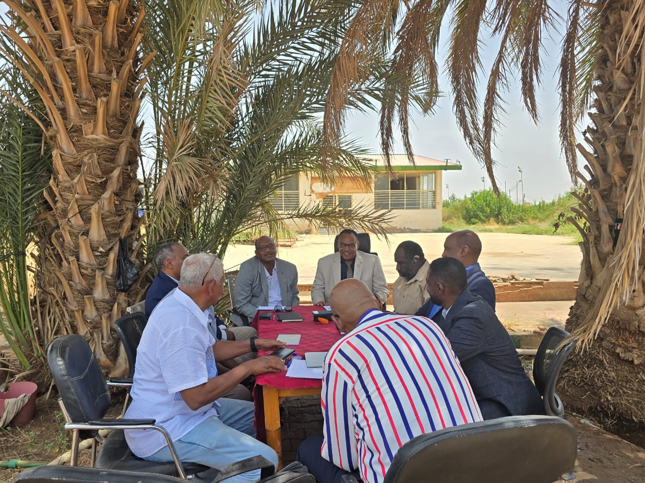 تنفيذي الأولمبية يجتمع تحت شجرة  بحضور د. احمد ادم