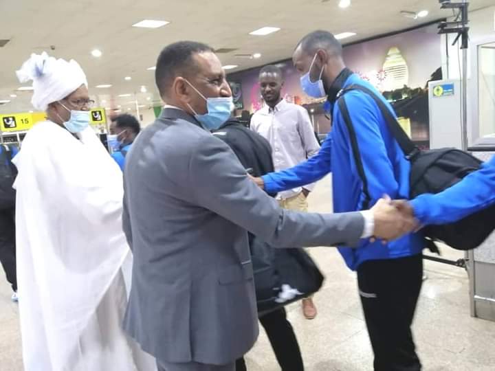 بعثة الهلال تصل الخرطوم قادمة من الجزائر