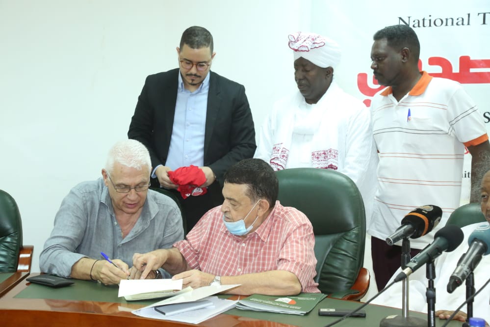 اتحاد كرة القدم يجدد تعاقدات مدربي المنتخبات الوطنية