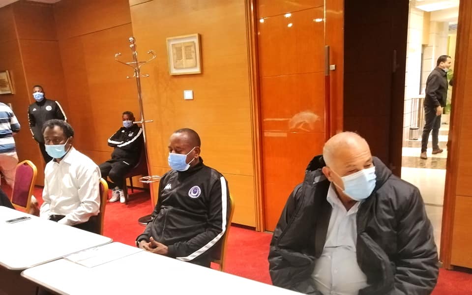 طاقم حكام مباراة الهلال وشباب بلوزداد لم يصل الجزائر حتى الآن