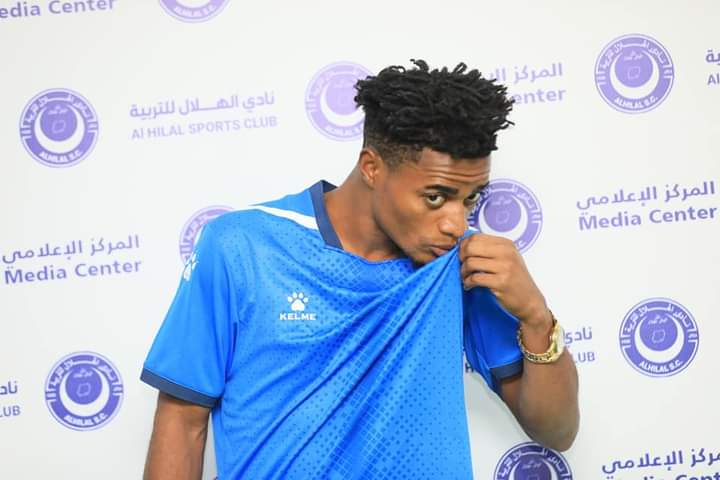 الهلال يفتتح تسجيلاته بالفهد الكنغولي ســتـيـفـن إيــبـويـلا