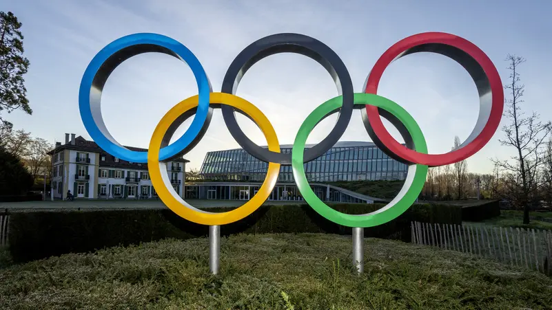 الأولمبية الدولية توصي بعودة الروس.. وقرار منفصل بشأن باريس 2024
